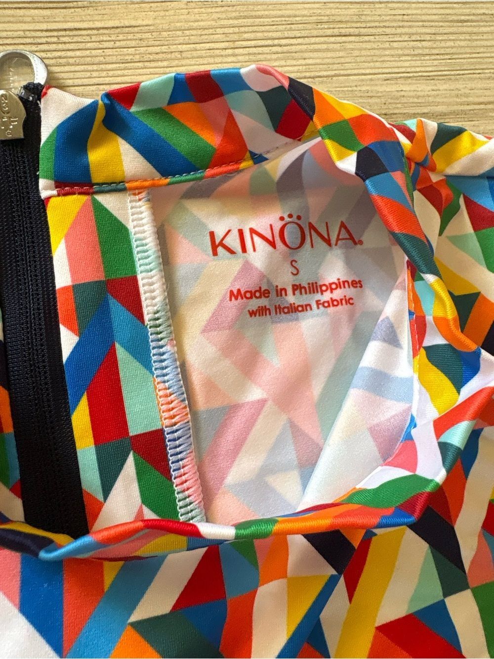 Kinona “On the Edge” Multicolor Geometric Sleeveless Golf Top with Scalloped Hem - Picture 5 of 10